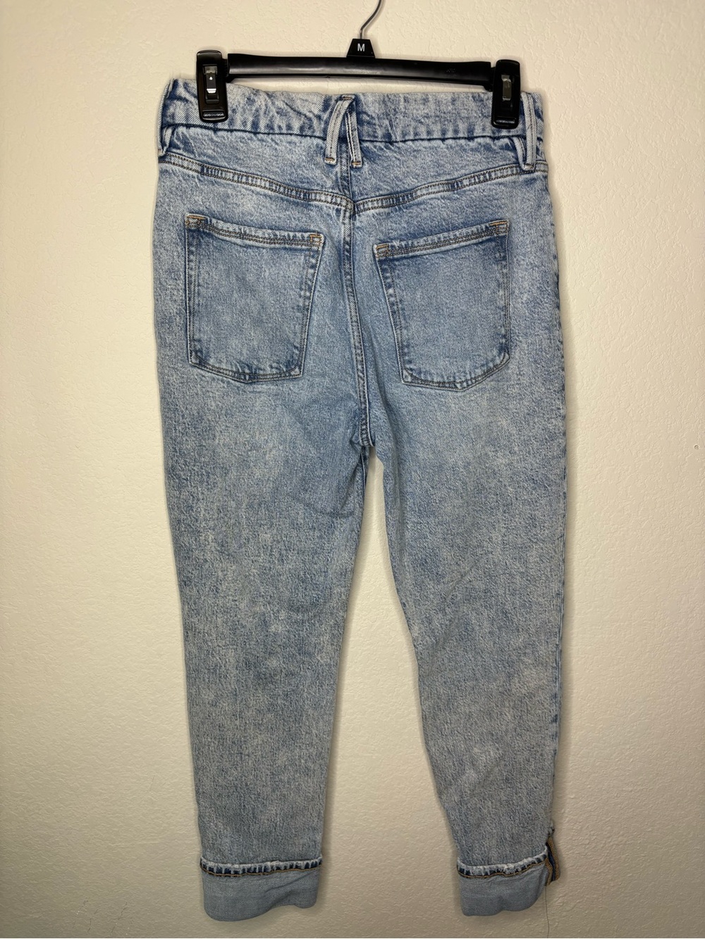Good American Mid Rise Classic Cuffed Light Wash Denim Jeans - Picture 4 of 6